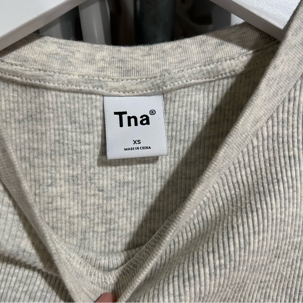 TNA Ribbed Crop Top - Picture 3 of 6